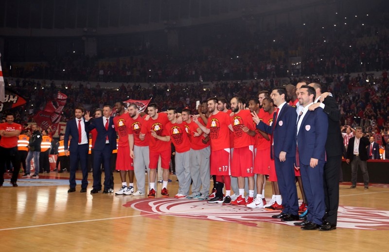 Ολυμπιακός: Οι πανηγυρισμοί πριν από την προσγείωση (video+photos)