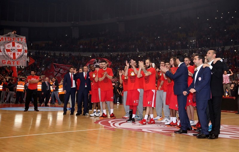 Ολυμπιακός: Οι πανηγυρισμοί πριν από την προσγείωση (video+photos)