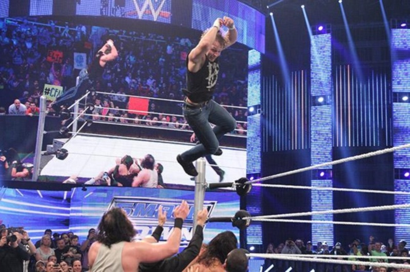 SmackDown: «Ανακατεύτηκε» ο Seth Rollins (photos+videos)