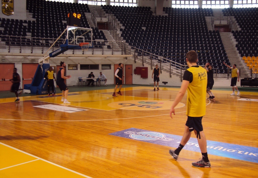 Άρης: Αιμάτωμα ο Βεζένκοφ (photos)