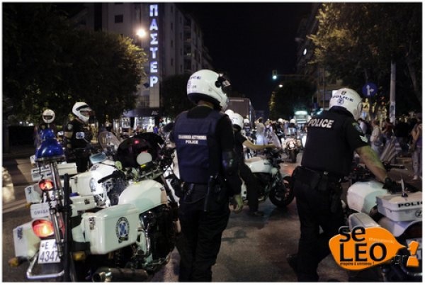 Επεισόδια και μαχαιριές στη Θεσσαλονίκη (photos+video)