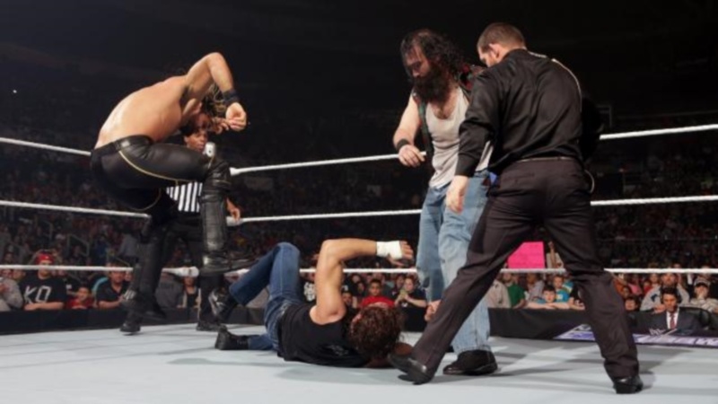 SmackDown: «Ανακατεύτηκε» ο Seth Rollins (photos+videos)