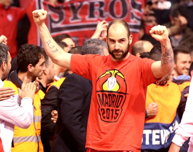 Ολυμπιακός: Τα μπλουζάκια του Final Four (photos)