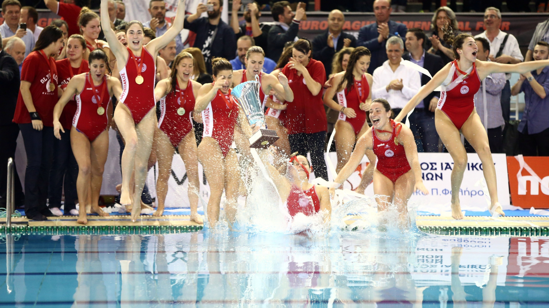 Ολυμπιακός: Χαμός στους πανηγυρισμούς (photos)