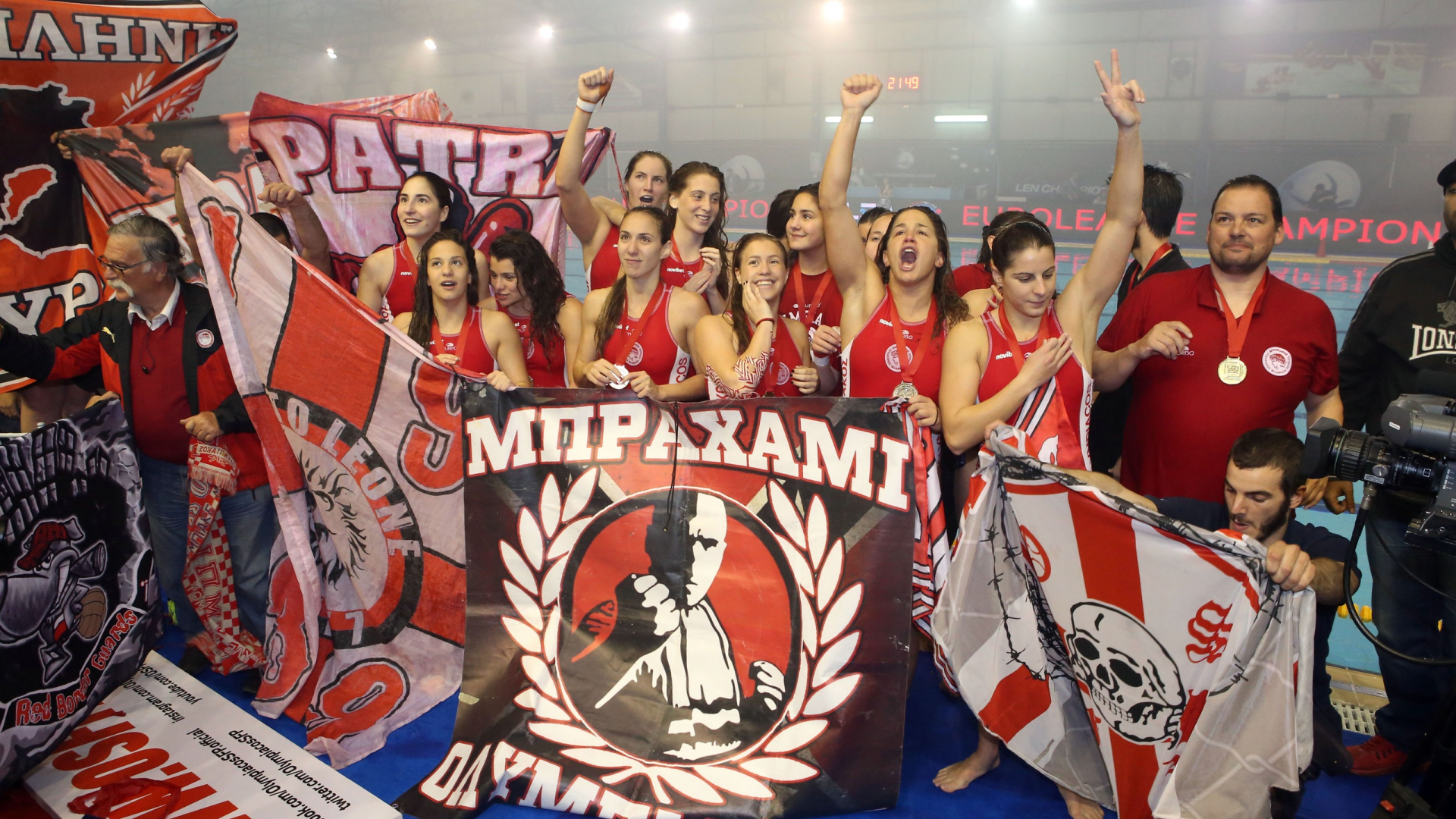 Ολυμπιακός: Χαμός στους πανηγυρισμούς (photos)