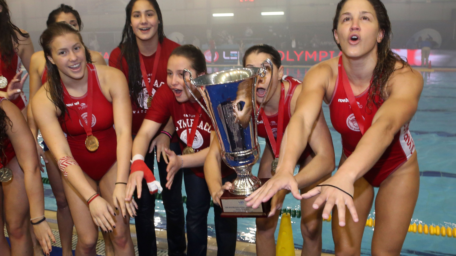 Ολυμπιακός: Χαμός στους πανηγυρισμούς (photos)