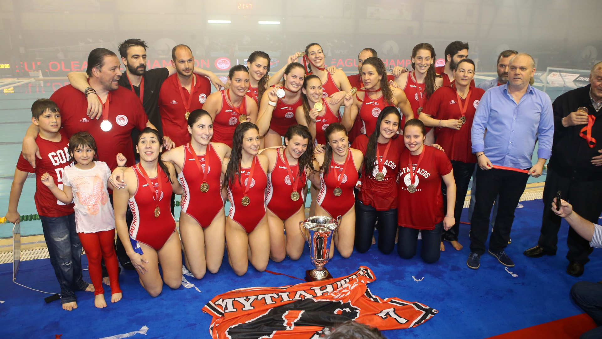 Ολυμπιακός: Χαμός στους πανηγυρισμούς (photos)