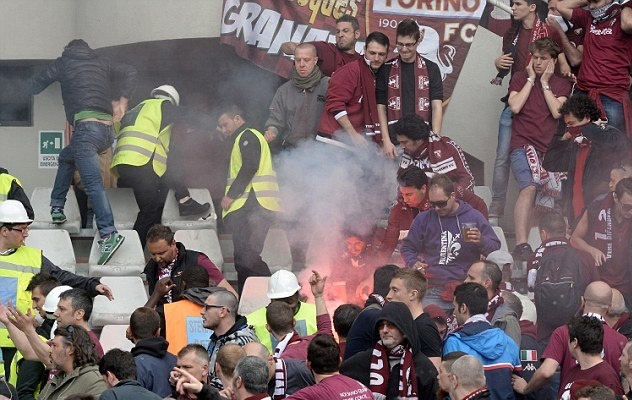 Έκρηξη  βόμβας  μολότοφ  και 9 τραυματίες στο  ντέρμπι του Τορίνο (video+photos)