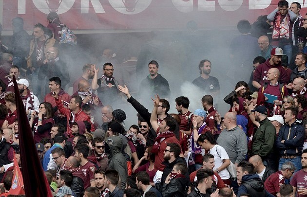 Έκρηξη  βόμβας  μολότοφ  και 9 τραυματίες στο  ντέρμπι του Τορίνο (video+photos)