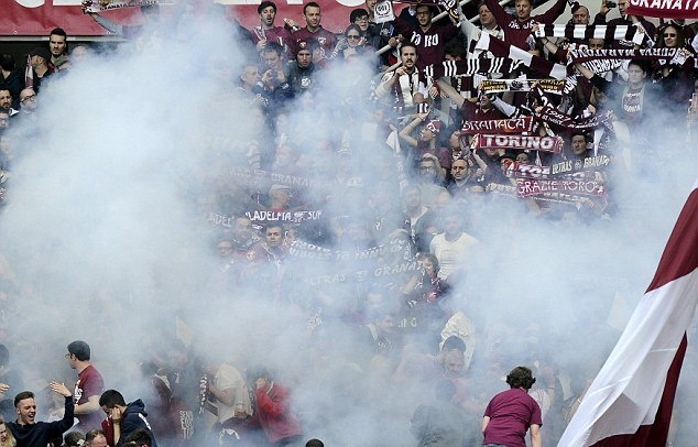 Έκρηξη  βόμβας  μολότοφ  και 9 τραυματίες στο  ντέρμπι του Τορίνο (video+photos)