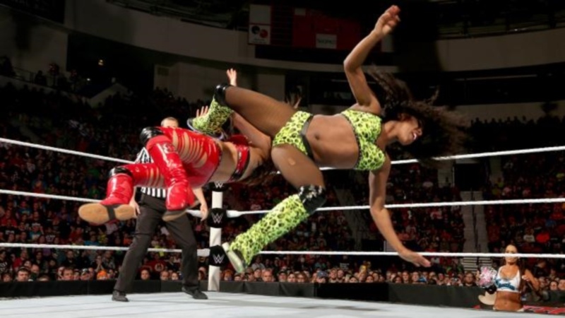 Raw: Triple Threat για τον τίτλο του Rollins (photos+videos)