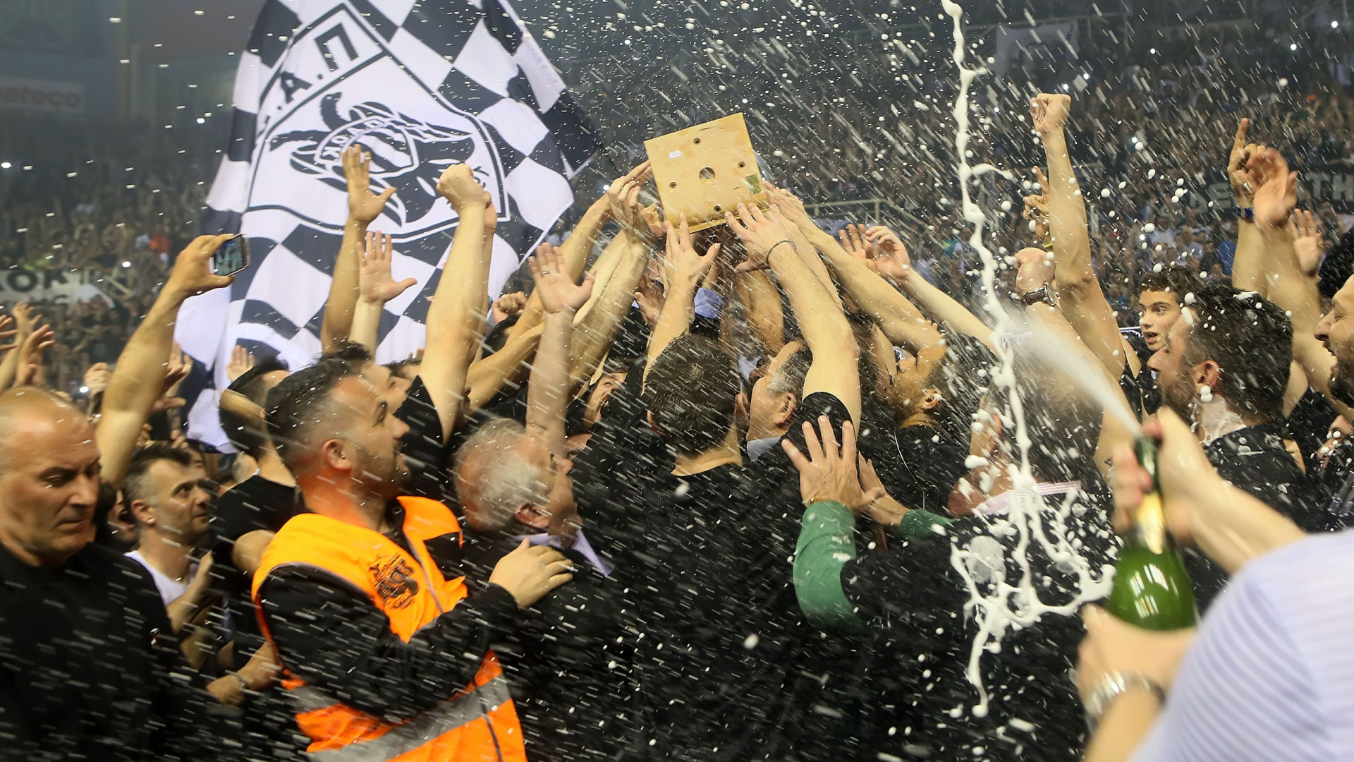 ΠΑΟΚ: Χαμός στους πανηγυρισμούς (photos)
