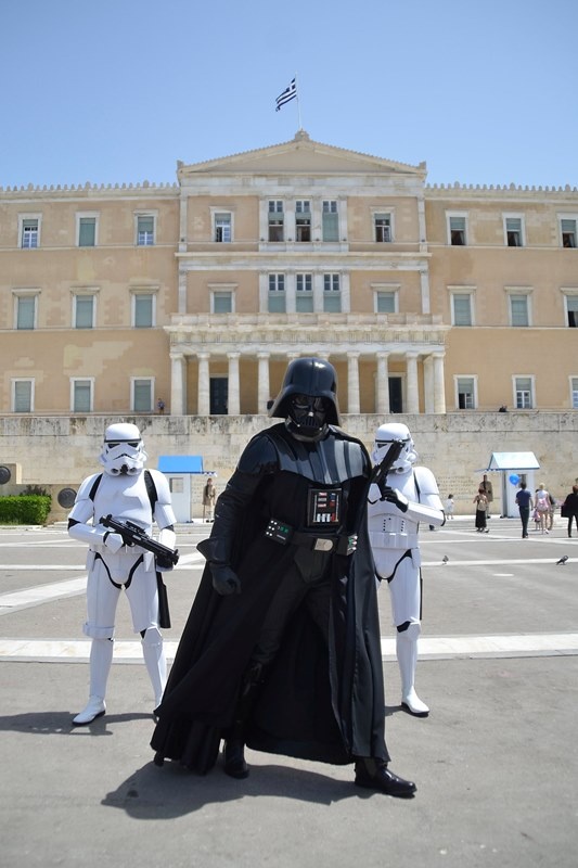 Ο «πόλεμος των Άστρων» στο Σύνταγμα! (photos)