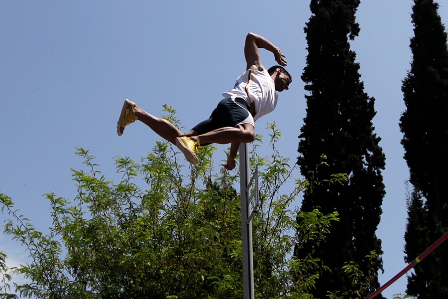 Στίβος:  Σπουδαίες επιδόσεις στο Street Pole Vault, στο Σύνταγμα
