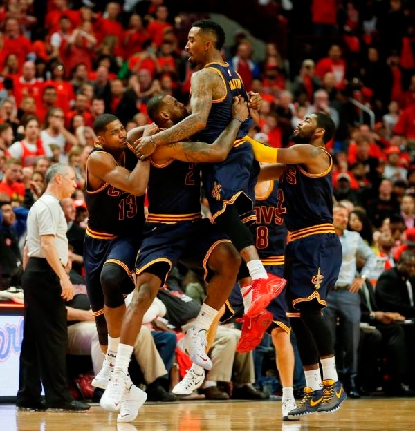 NBA: Ο «Βασιλιάς» ημέρωσε… τους «ταύρους» (photos+videos)