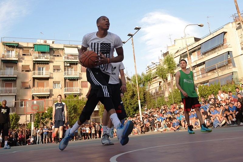 Οι Αντετοκούνμπο σε street basket στα Σεπόλια (photos)