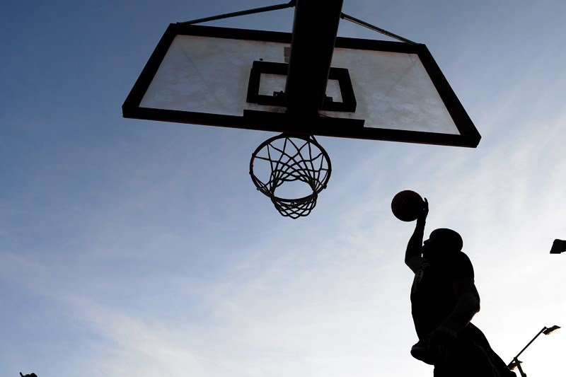 Οι Αντετοκούνμπο σε street basket στα Σεπόλια (photos)