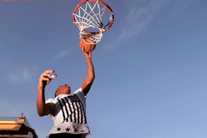 Οι Αντετοκούνμπο σε street basket στα Σεπόλια (photos)