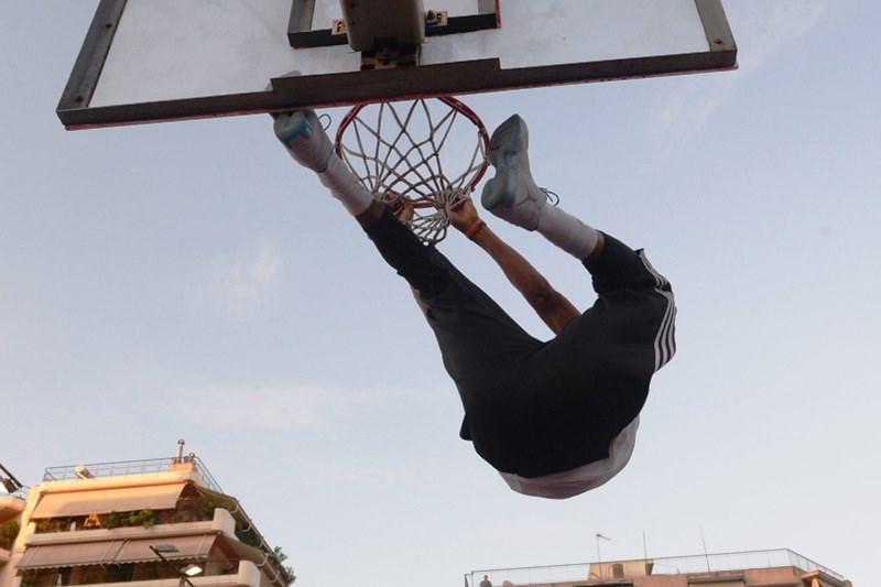 Οι Αντετοκούνμπο σε street basket στα Σεπόλια (photos)