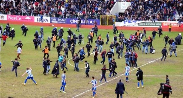 Ξύλο και των γονέων στην Τουρκία! (video)
