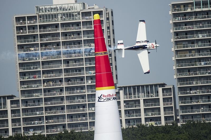 Red Bull Air Race: O Bonhomme κέρδισε την πρώτη αερομαχία στην Ιαπωνία (photos)