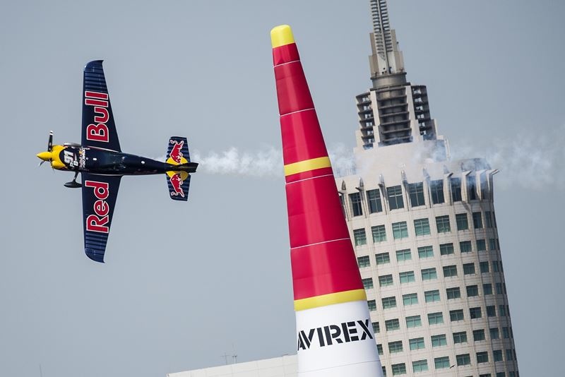 Red Bull Air Race: O Bonhomme κέρδισε την πρώτη αερομαχία στην Ιαπωνία (photos)