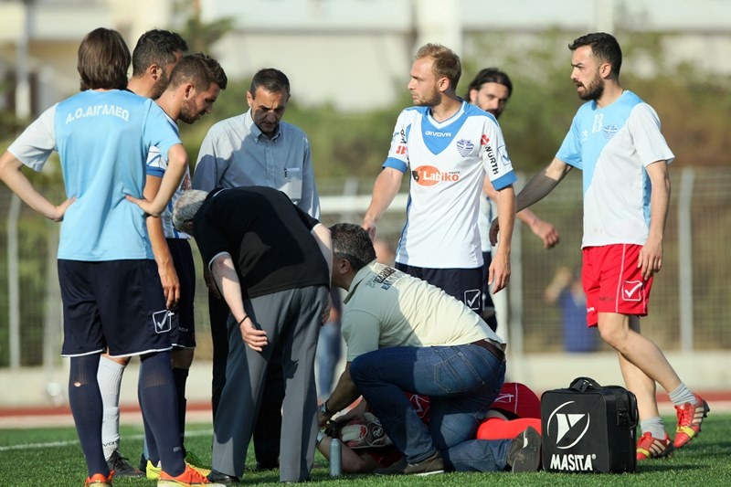 Κροτίδα, τραυματισμός και συλλήψεις στο Ηράκλειο-Αιγάλεω (photos)