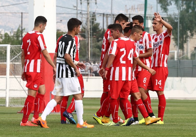 Ολυμπιακός: Σήκωσαν την κούπα οι Νέοι (photos)