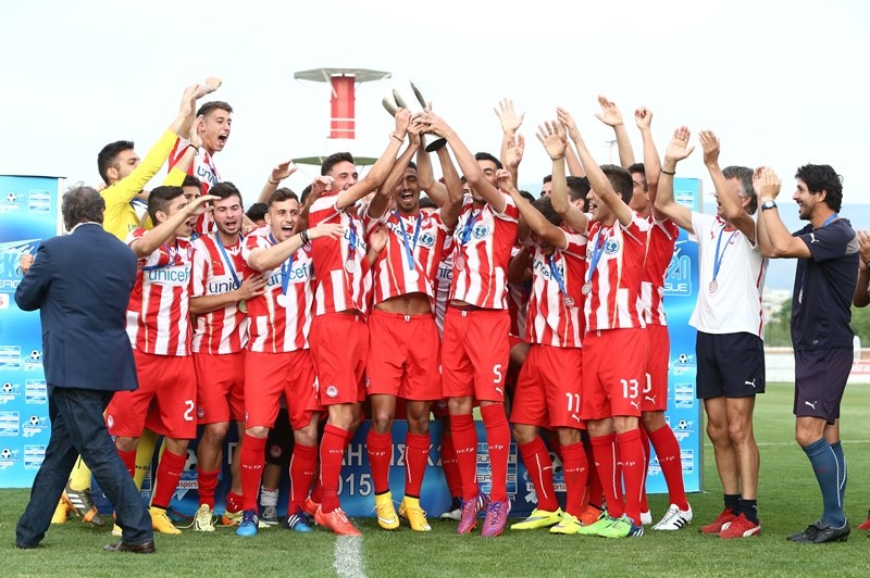 Ολυμπιακός: Σήκωσαν την κούπα οι Νέοι (photos)