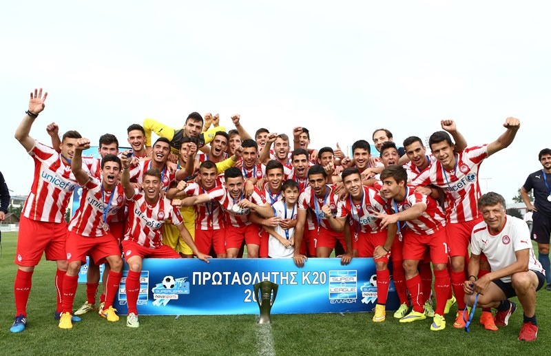 Ολυμπιακός: Σήκωσαν την κούπα οι Νέοι (photos)