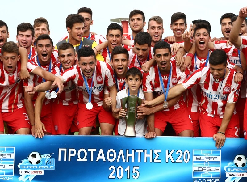 Ολυμπιακός: Σήκωσαν την κούπα οι Νέοι (photos)