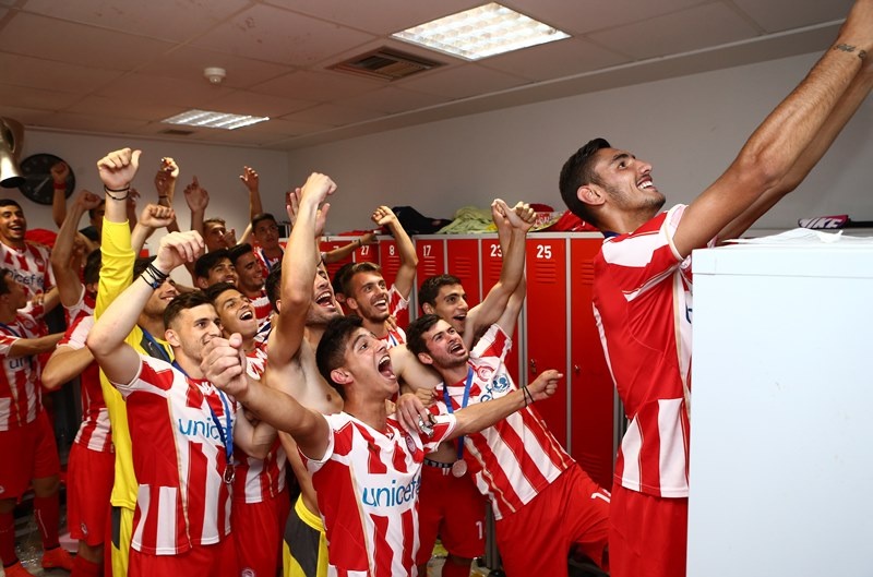 Ολυμπιακός: Σήκωσαν την κούπα οι Νέοι (photos)