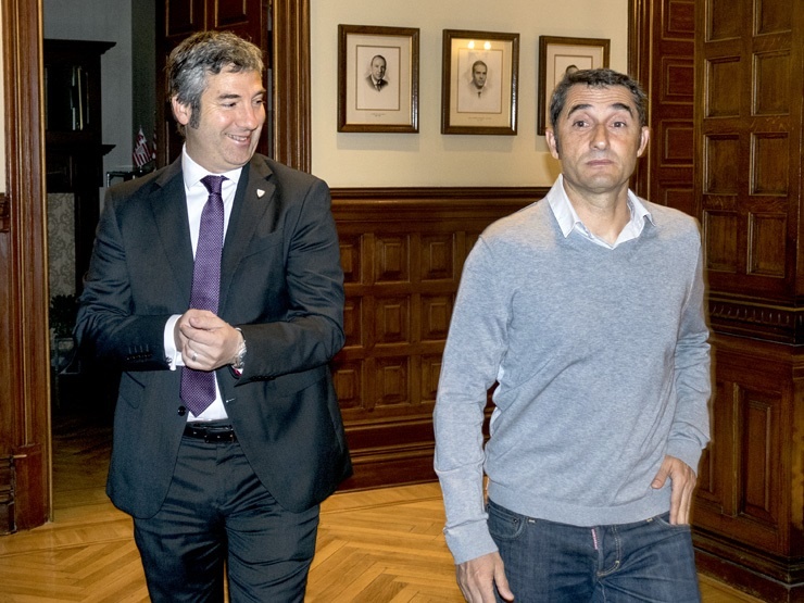 Υπέγραψε ο Βαλβέρδε! (photos)