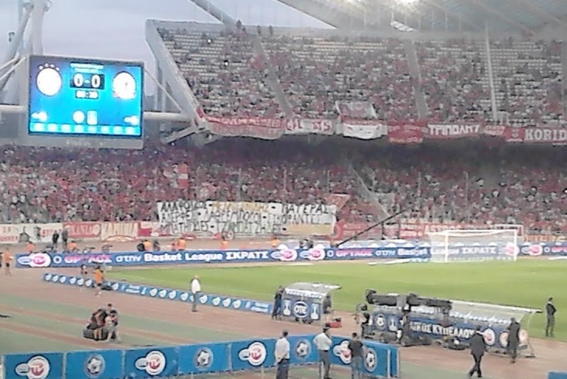 Συνθήματα κατά Κοντονή μόλις ανέβηκε το πανό! (photos)