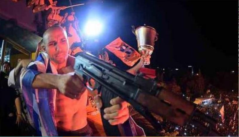 Τρελός πανηγυρισμός με όπλο για Τζεμπούρ! (photos)