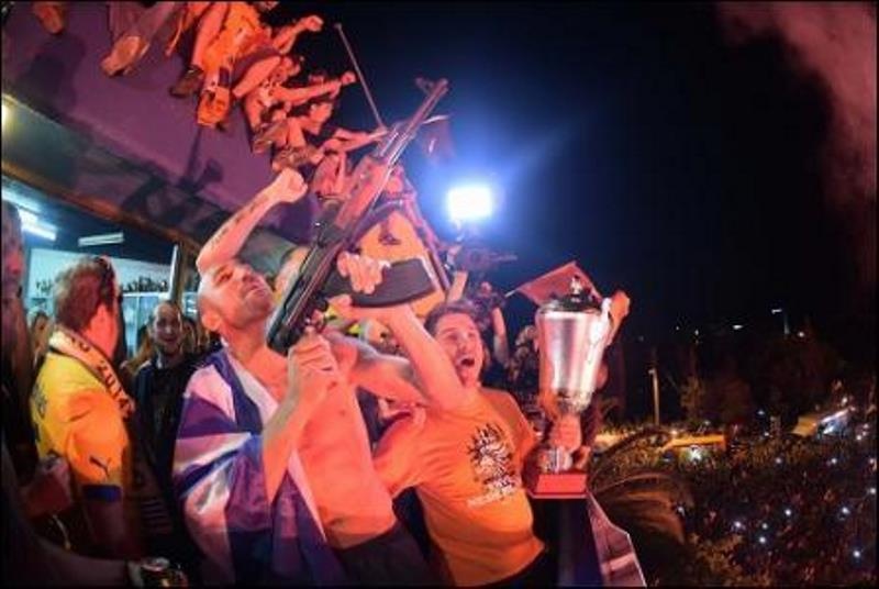 Τρελός πανηγυρισμός με όπλο για Τζεμπούρ! (photos)
