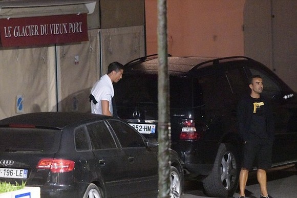 Ξαλάφρωσε στον δρόμο ο Κριστιάνο (photos)