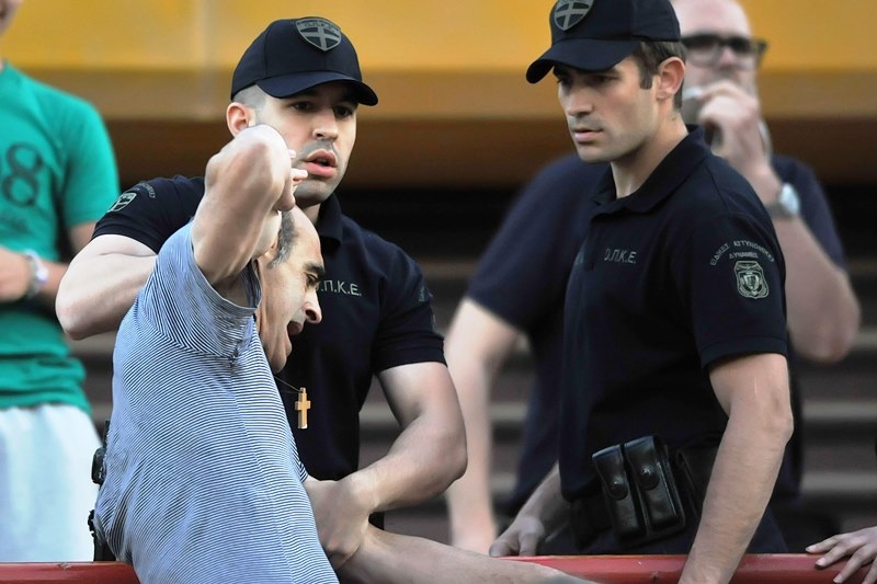Επεισόδια και ξύλο στην Κόρινθο (photos)