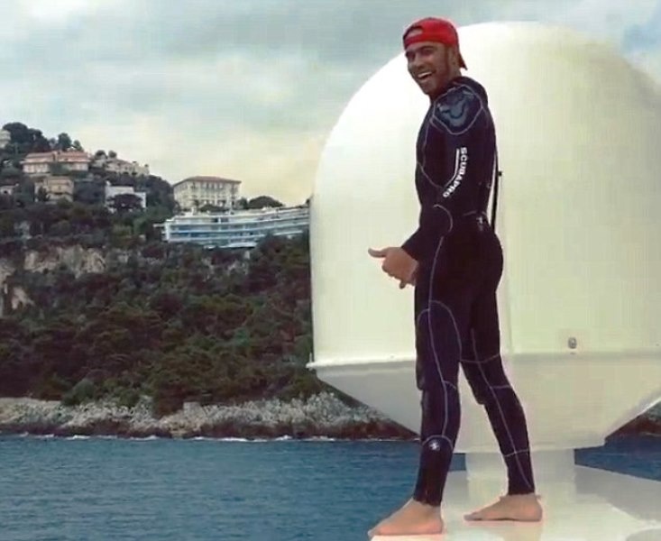 Με το προσωπικό του τζετ στον Καναδά ο Χάμιλτον (photos)