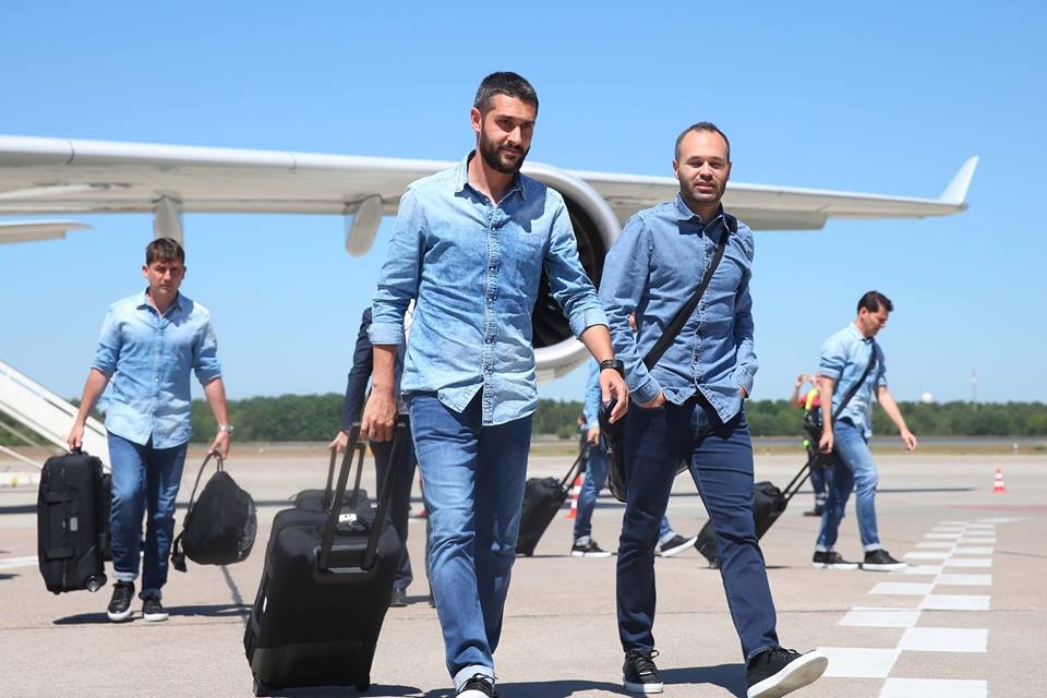 Από το αεροπλάνο το σηκώνει η Γιουβέντους! (photos+videos)