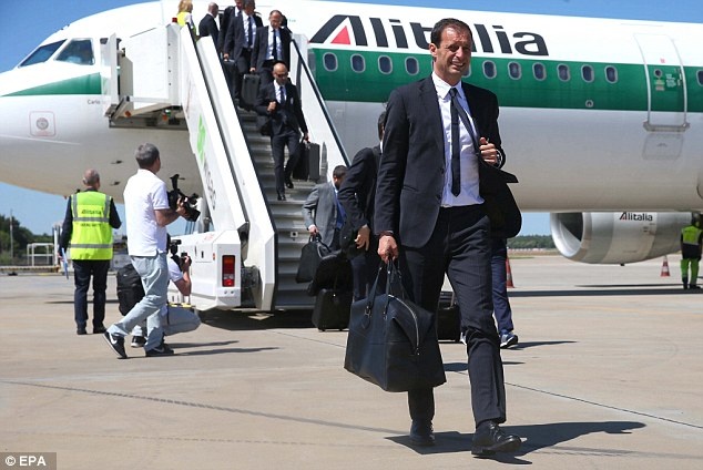 Από το αεροπλάνο το σηκώνει η Γιουβέντους! (photos+videos)