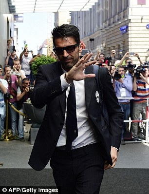 Από το αεροπλάνο το σηκώνει η Γιουβέντους! (photos+videos)