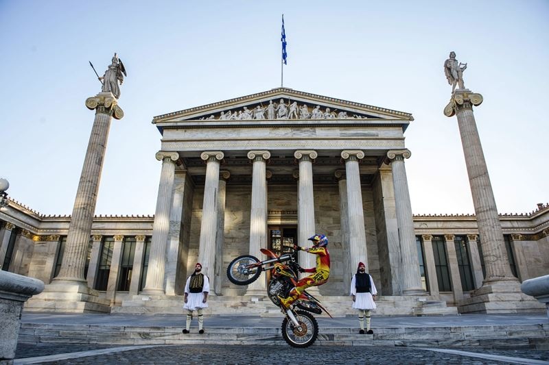 Οι σταρ του freestyle motocross προσγειώνονται στην Αθήνα (photos)