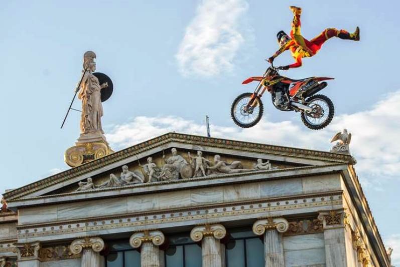 Οι σταρ του freestyle motocross προσγειώνονται στην Αθήνα (photos)