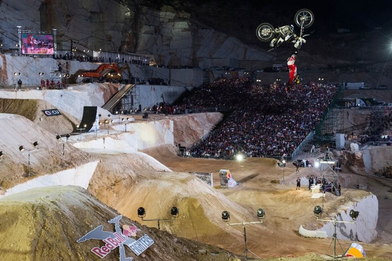 Ο Moore νικητής στο Red Bull X-Fighters της Αθήνας! (photos+videos)