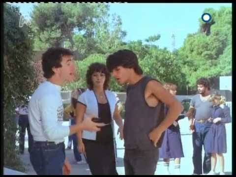 Ρόδα, τσάντα και κοπάνα: Οι πιο cult ατάκες του θρυλικού λυκείου Χαβαλέ! (videos)