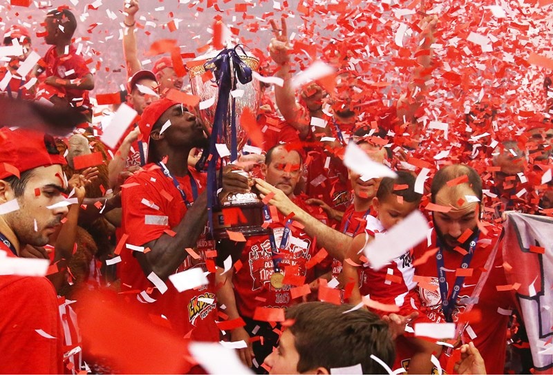 Ολυμπιακός: Η απονομή του πρωταθλήματος (photos)