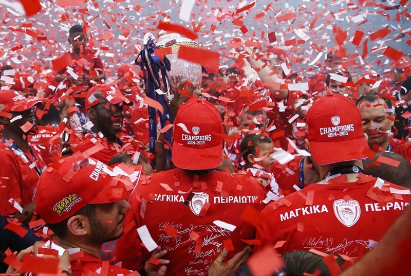 Ολυμπιακός: Η απονομή του πρωταθλήματος (photos)