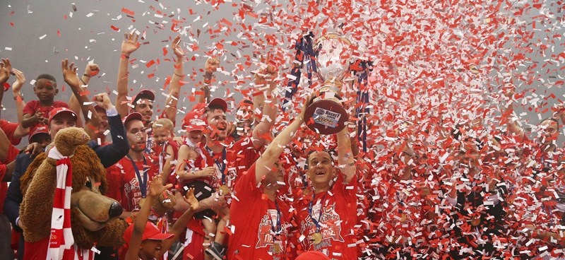 Ολυμπιακός: Η απονομή του πρωταθλήματος (photos)