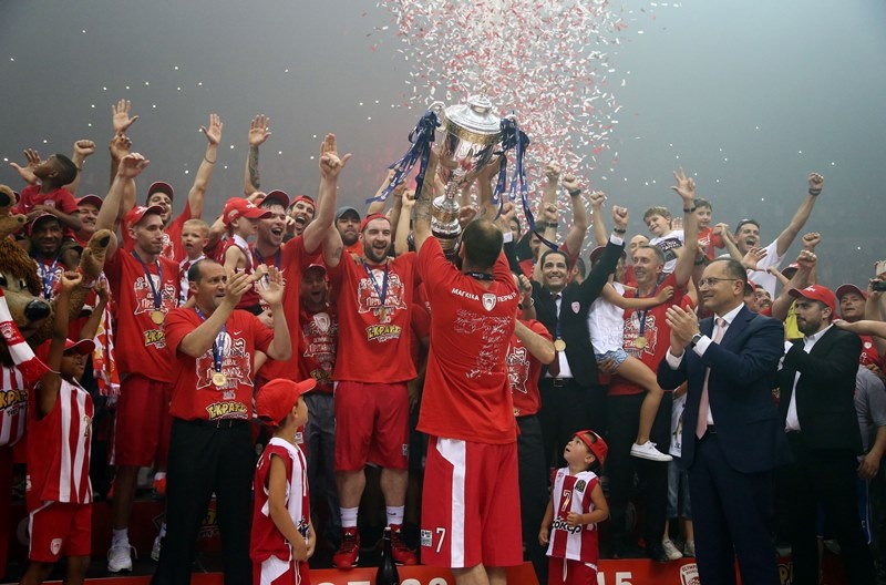 Ολυμπιακός: Η απονομή του πρωταθλήματος (photos)